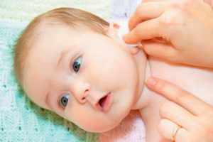 Якими можуть бути причини того, що сверблять вуха зовні?